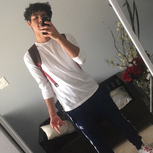 Profile Picture of Johan Grisales (@johangrisales) on Poshmark