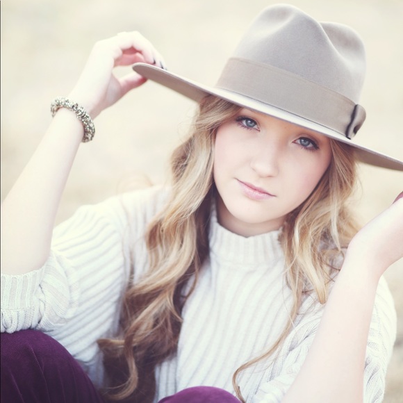 Profile Picture of Skylar Smith (@skysmith33) on Poshmark