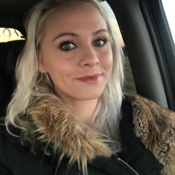 Paige Ruzic - Poshmark Profile Picture of Paige Ruzic (@paigeruzic) on Poshmark