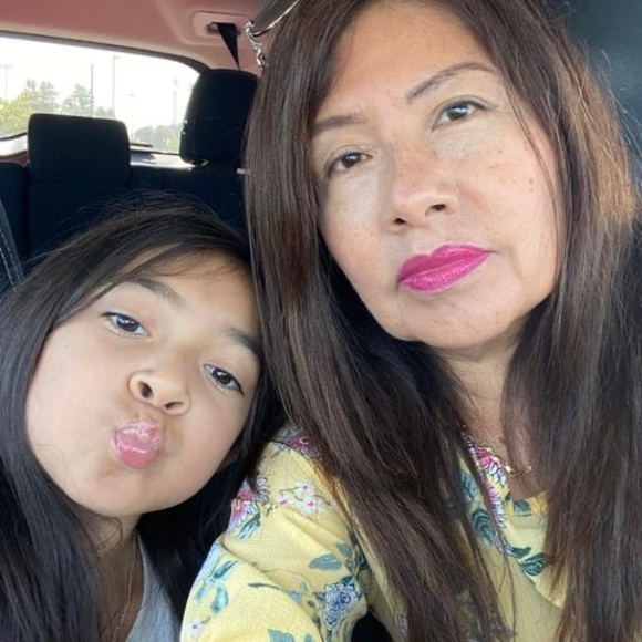 Profile Picture of Victoria Hoyos (@victoriahoyos) on Poshmark