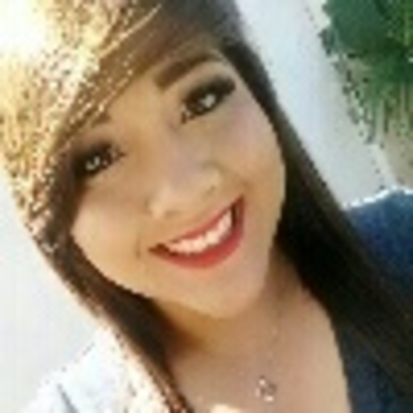 Profile Picture of Karla Lopez (@karladianee) on Poshmark