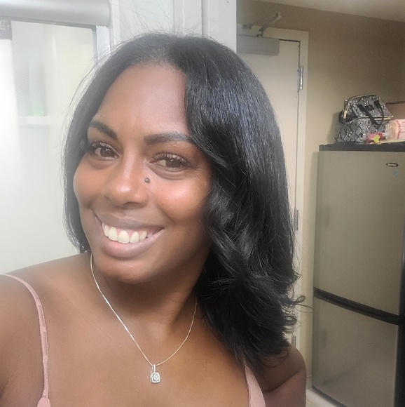 Profile Picture of Alexis Phillippe (@alexis31200) on Poshmark