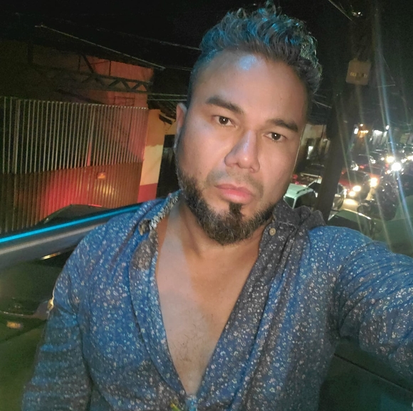 Profile Picture of Mario Girón (@mariogiron90) on Poshmark