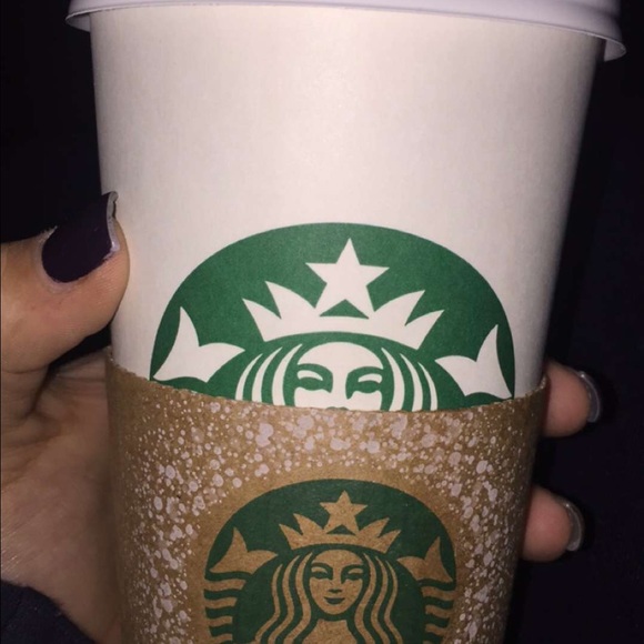 Profile Picture of Avalina Gomez (@avieeve) on Poshmark