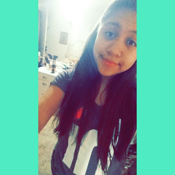 Profile Picture of Yesenia Barboza (@yeseniabarboza) on Poshmark