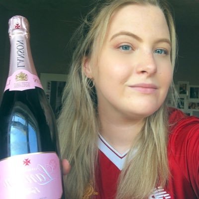 Profile Picture of Jess  🍺 (@Jessie_Hanson) on Twitter