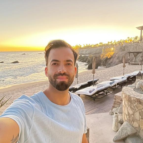 Profile Picture of Aneel Ranadive (@aneelrr) on Poshmark