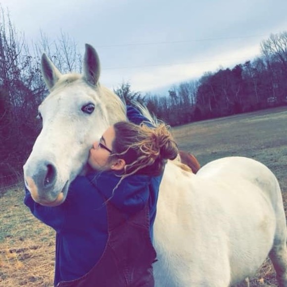 Profile Picture of Krystal Bowling (@krystal_bowling) on Poshmark