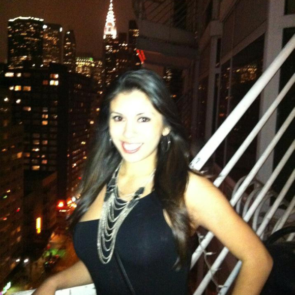 Profile Picture of Lauren Howard (@lauren2104) on Poshmark