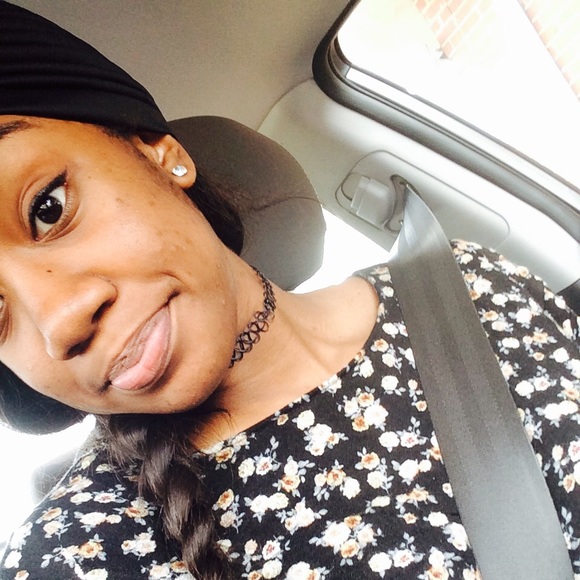 Profile Picture of Amber Alex (@amberlalex) on Poshmark