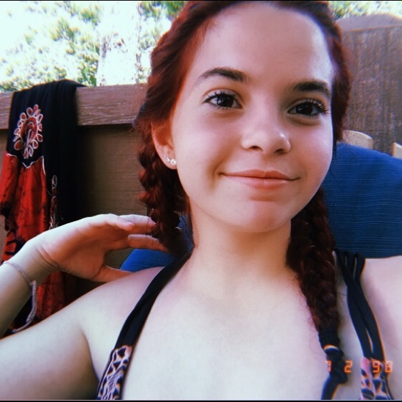 Profile Picture of Katrina Feddersen (@katriina2004) on Poshmark