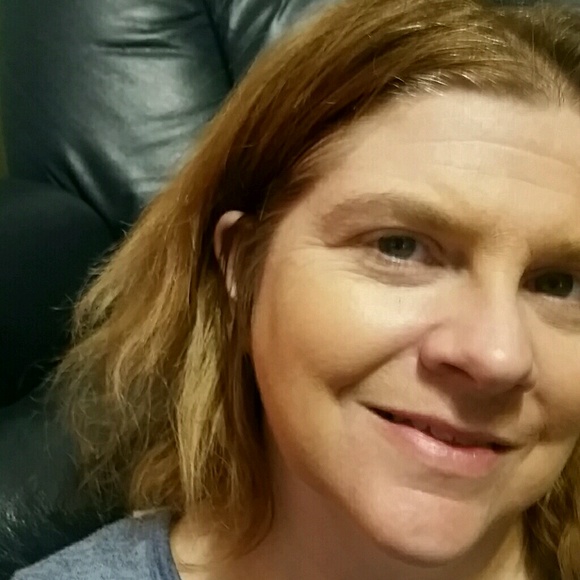 Profile Picture of Jeanna Beeber (@jeanna10) on Poshmark