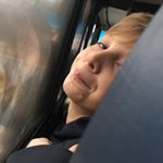 Profile Picture of Ãñdrëwśñédękèr (@bus_portraits_spam) on Instagram