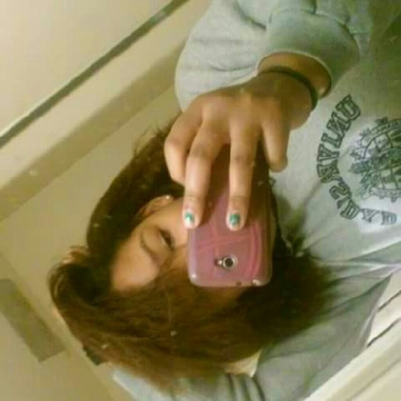 Profile Picture of Hailey Waters (@reneevalle) on Poshmark