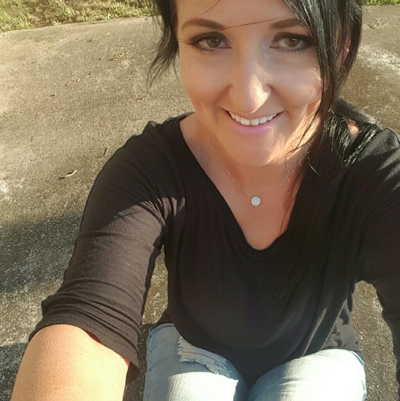 Profile Picture of Janet Ryder (@janetryder) on Poshmark