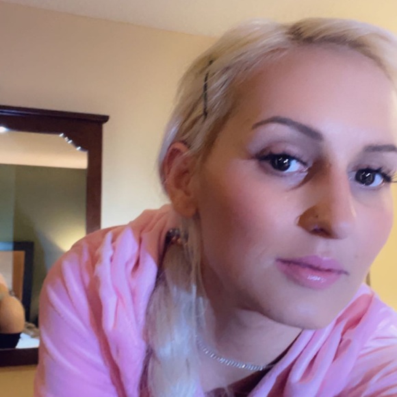 Profile Picture of Brittany Basye (@sweetcheeksx) on Poshmark