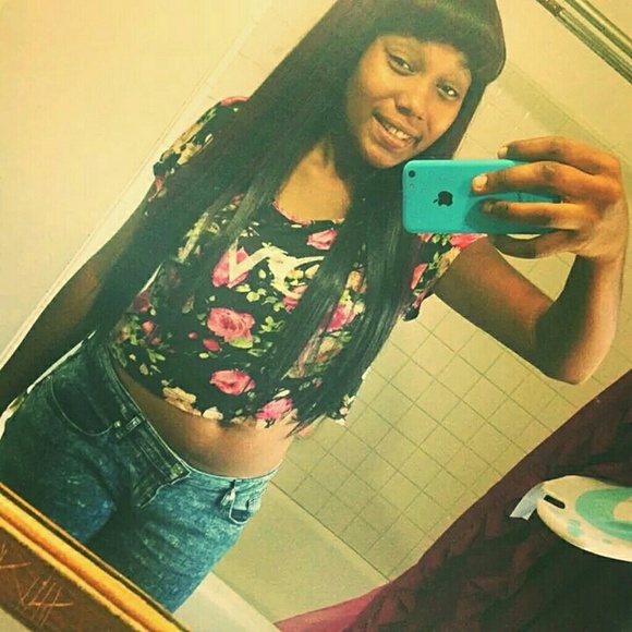 Profile Picture of Kimberly Mckinnis (@kimmiebubbles) on Poshmark