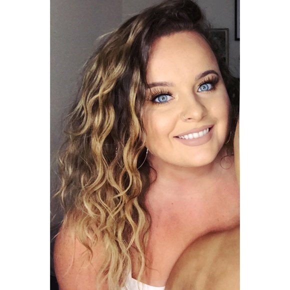 Profile Picture of Carly Hale (@chale7) on Poshmark