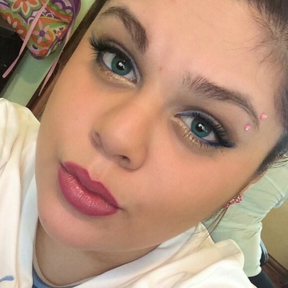 Profile Picture of Sole Albareda (@lovesit10) on Poshmark