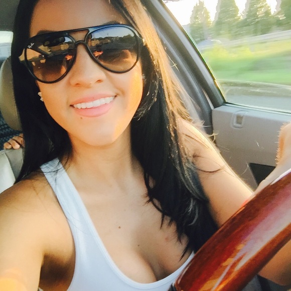 Profile Picture of Yesenia Fajardo (@yese5508) on Poshmark