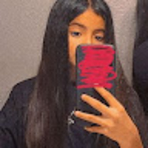 Profile Picture of Yesenia Chacon (@yeseniachaco883) on Poshmark