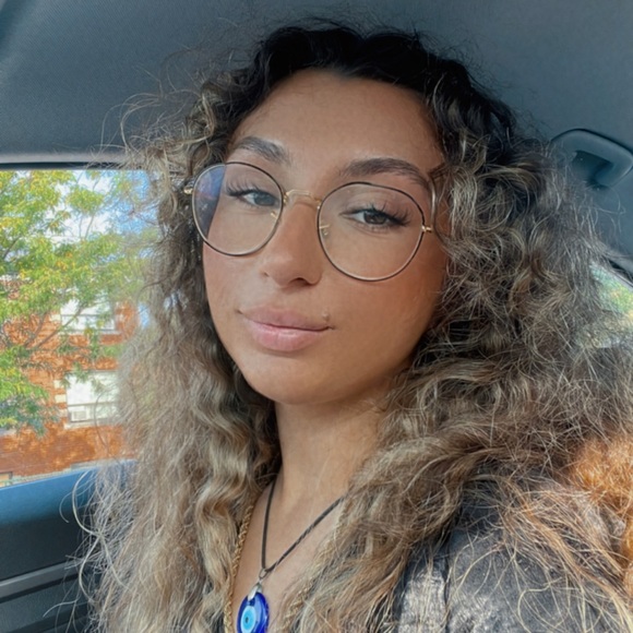 Profile Picture of Sara Mazzulla (@saramazzulla) on Poshmark