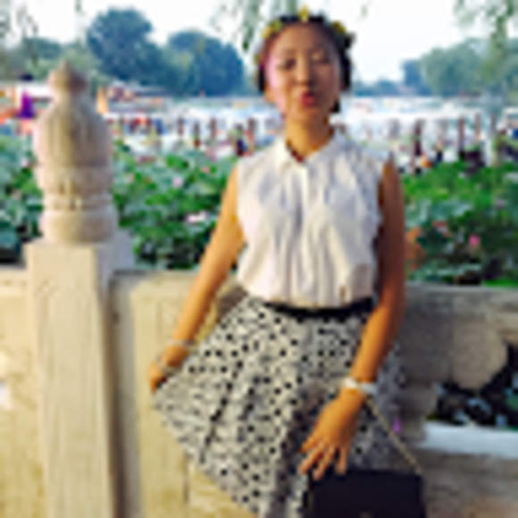 Profile Picture of Lily Kim (@haeunlilykim) on Poshmark