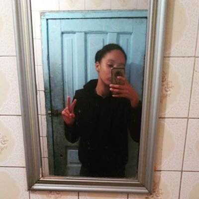 Profile Picture of Cléo Lee De Oliveira (@CloLeeDeOlivei2) on Twitter