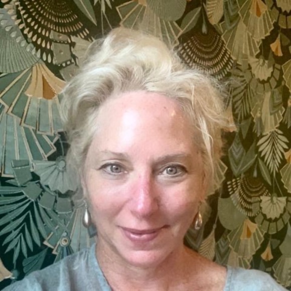 Profile Picture of Luisa Drent (@drenthouse) on Poshmark