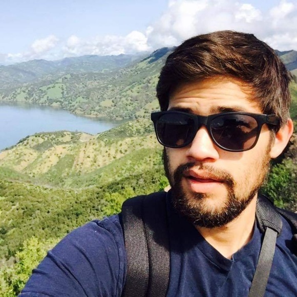 Profile Picture of Steven Tovar (@tovamos816) on Poshmark