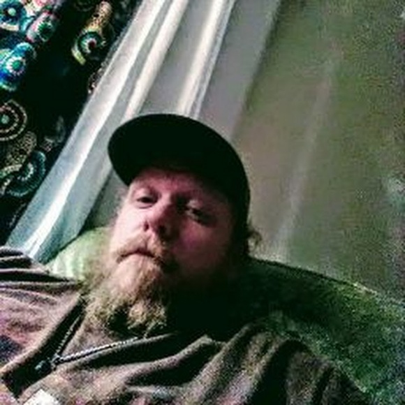 Profile Picture of James Barnett (@jamesbarnett28) on Poshmark