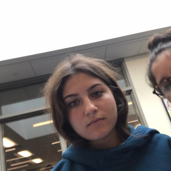 Profile Picture of Sydney Ackerman (@sydney_ackerman) on Poshmark