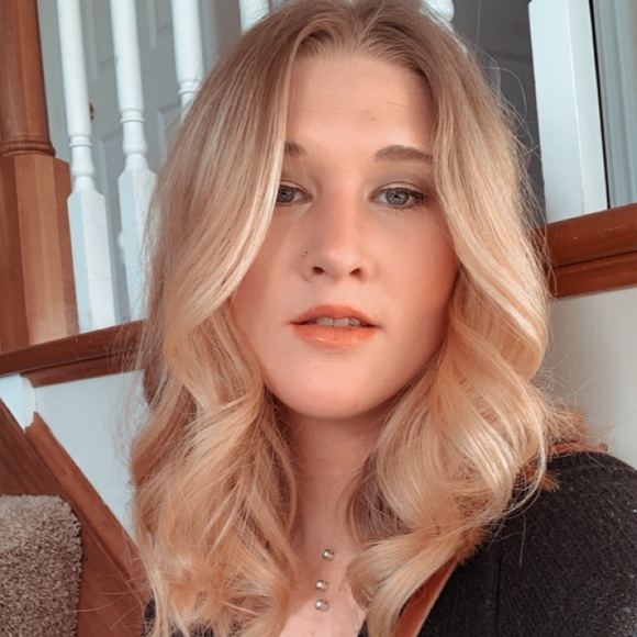 Profile Picture of Erin Reiterman (@erin_reiterman) on Poshmark