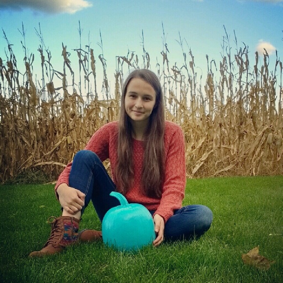 Profile Picture of Chelsey Huisman (@chuisman) on Poshmark