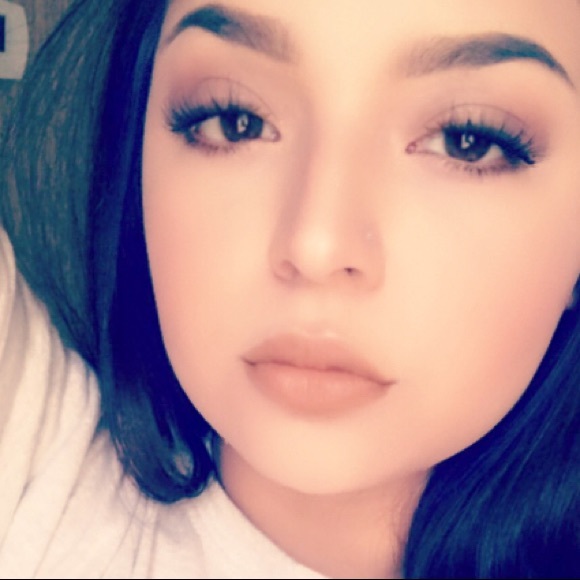 Profile Picture of Guadalupe Pineda (@just4looks) on Poshmark