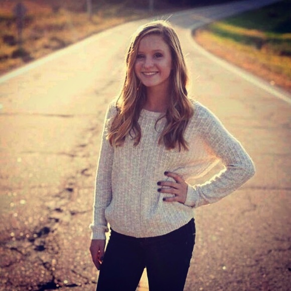 Profile Picture of Rhianna Haugh (@rhiannajolee) on Poshmark