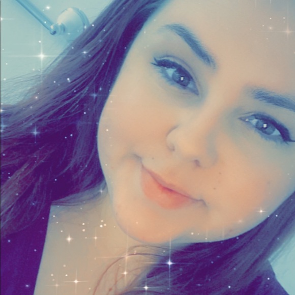 Gabrielle Meier - Poshmark Profile Picture of Gabrielle Meier (@gabriellemeier) on Poshmark