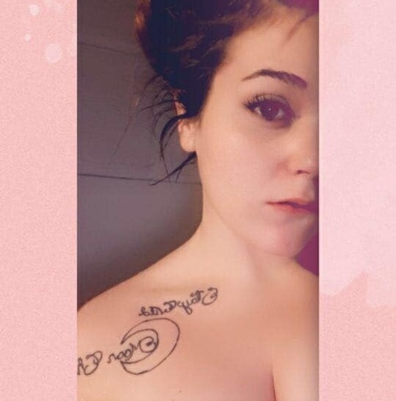 Profile Picture of Lizzie Wargo (@lizziewargo) on Poshmark