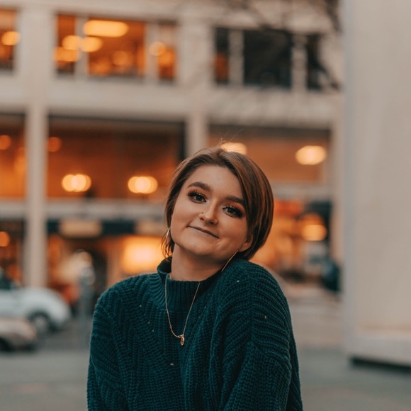 Profile Picture of Hailey Gibson (@hgibs2020) on Poshmark