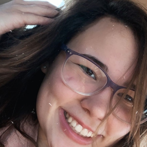 Profile Picture of Tatum Davis (@tatumedavis) on Poshmark