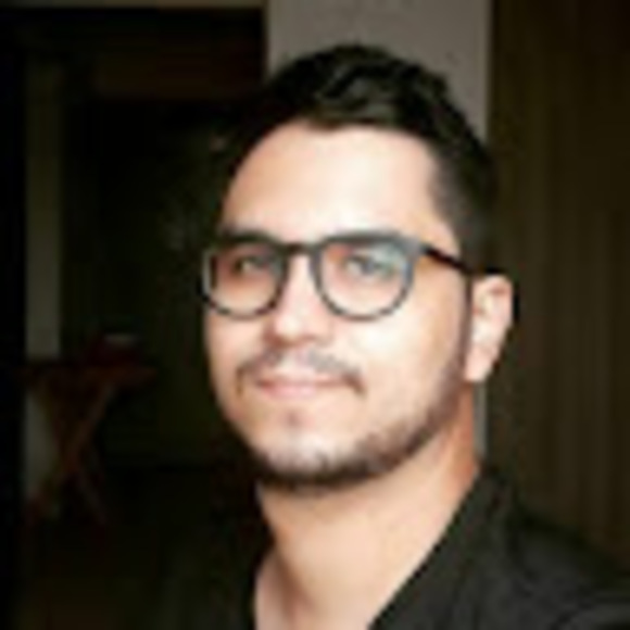 Profile Picture of Carlos Mendez (@yiyomndz) on Poshmark