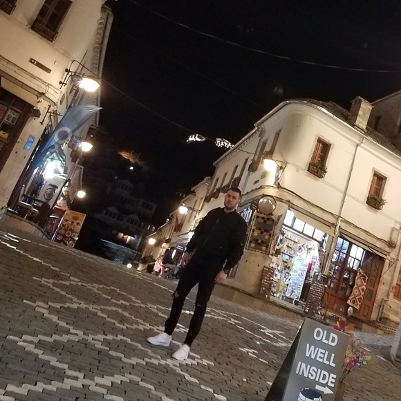 Profile Picture of Klajdì Eqarok (@klajdik1) on Poshmark
