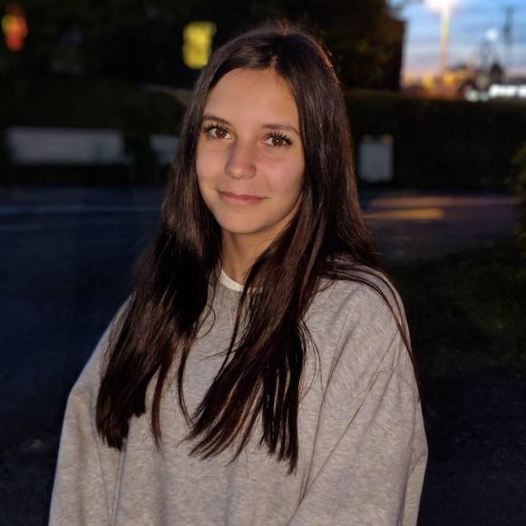 Profile Picture of Melissa Tanguay (@melissa_tanguay) on Poshmark