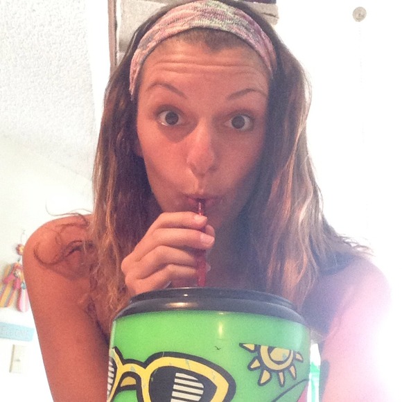 Profile Picture of Leah Hollingsworth (@leah5u) on Poshmark