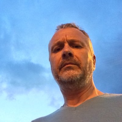 Profile Picture of Peter Downing (@whitevectraman) on Twitter