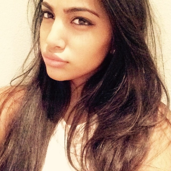 Profile Picture of Liana Chowdhury (@lianachowdhury) on Poshmark