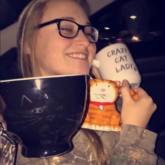 Profile Picture of Carly Wallace (@carllllss) on Poshmark