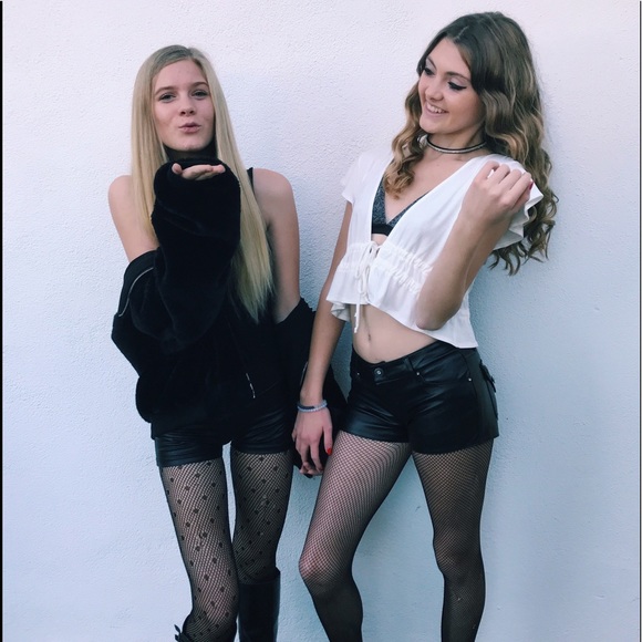 Profile Picture of Kat Hansgen (@kitkatcandie) on Poshmark