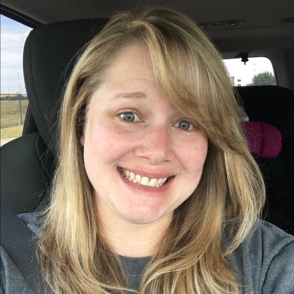 Profile Picture of Carley Howard (@carleyeh) on Poshmark