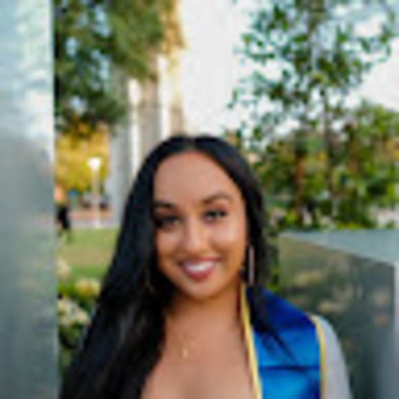 Profile Picture of Nikhila Rao (@nikirao15) on Poshmark